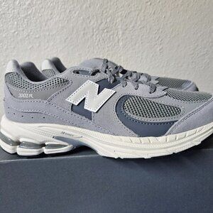 New Balance size 5.5y/7 womens new